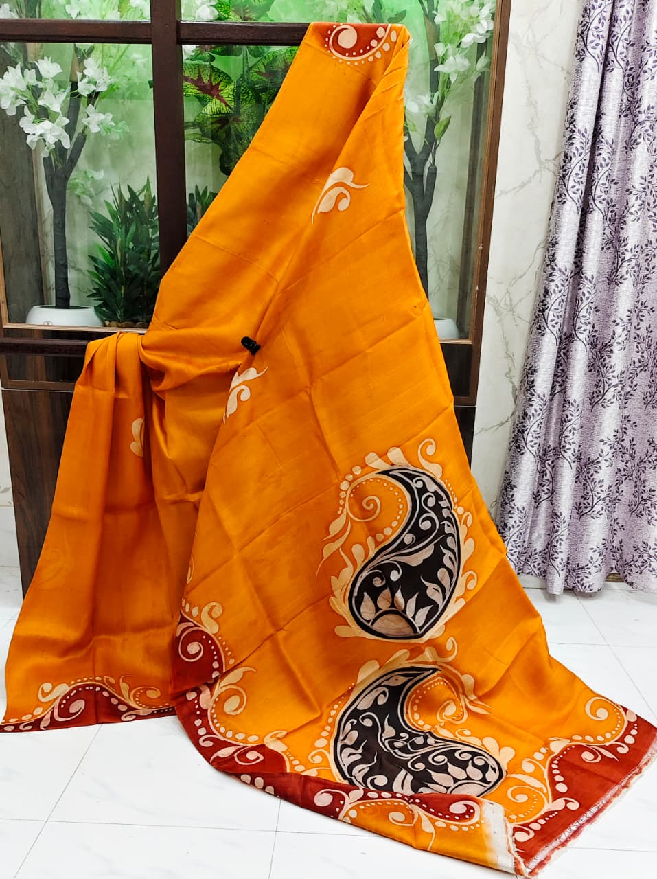 Golden Radiance — Hand-Painted Pure Silk Saree with Paisley Motifs